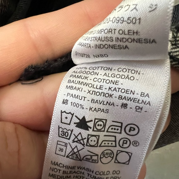 Levi's Women's Tuli Denim Mini Dress in Black Stonewash - Picture 5 of 9